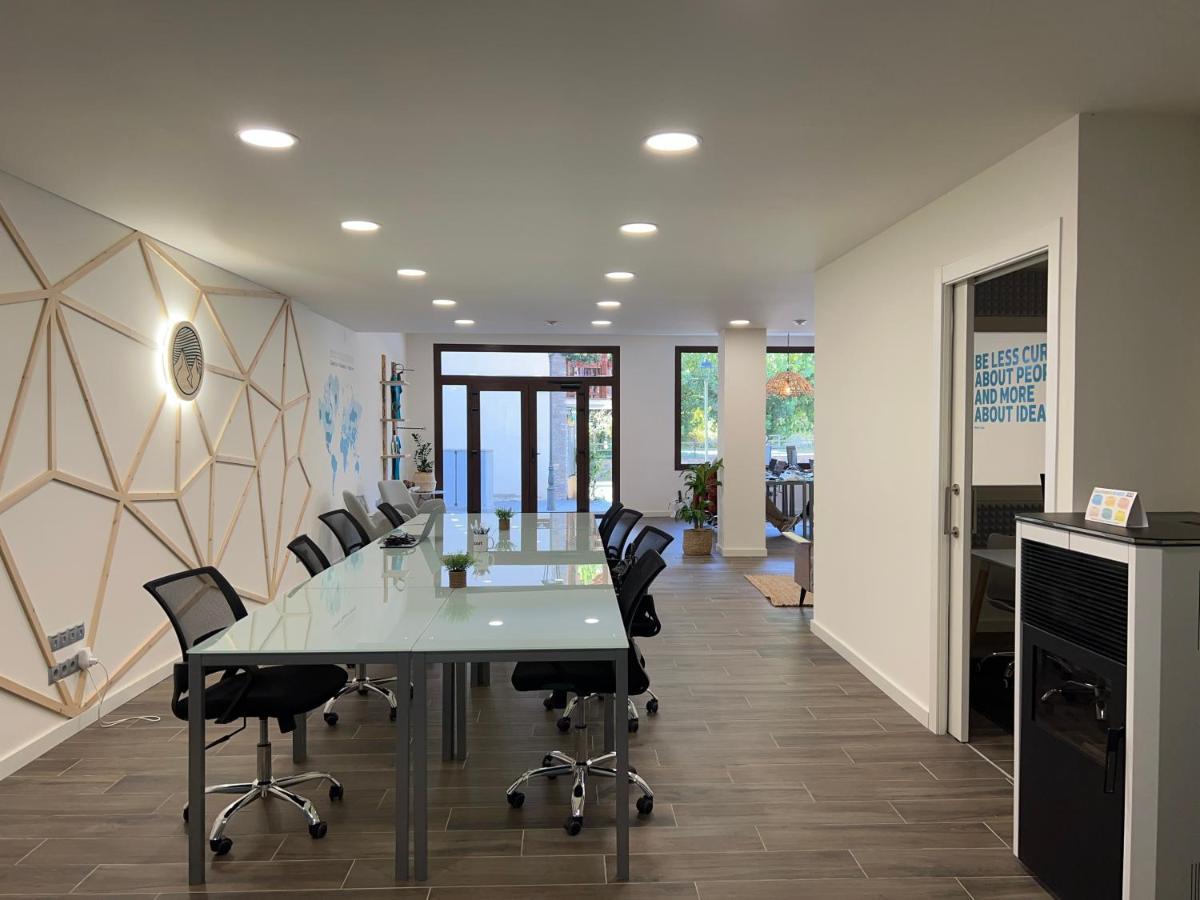 Espot Cowork & Apartments - L'Amfitriona 외부 사진