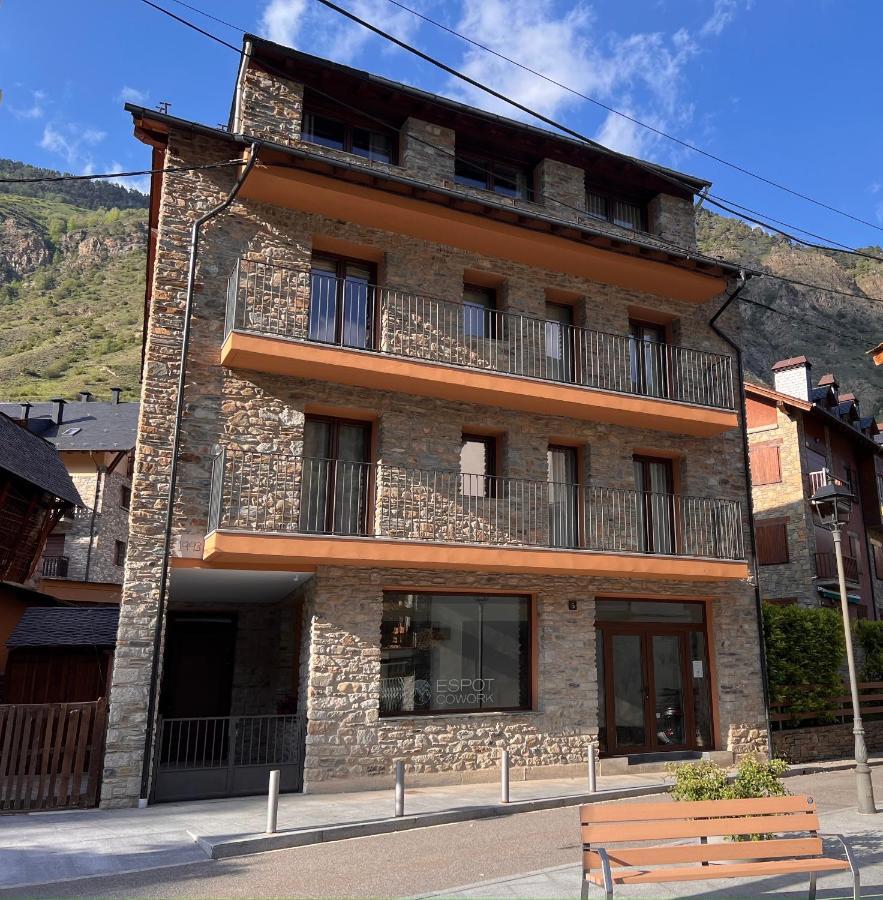 Espot Cowork & Apartments - L'Amfitriona 외부 사진